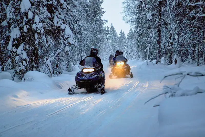 Schneemobiltour in Rovaniemi